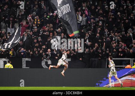 Torino, Italien. Dezember 2025. Juventus’ Lois Openda feiert, nachdem er 2-0 für seine Mannschaft während des Fußballspiels der Serie A zwischen Juventus FC und Roma das Juventus-Stadion in Turin, Nordwesten Italiens, am 20. Dezember 2025 erzielte. Sport - Fußball (Foto: Fabio Ferrari/LaPresse) Credit: LaPresse/Alamy Live News Stockfoto