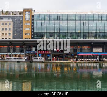 Paris, Frankreich - 12 14 2025 : das Kino MK2, Quai de Loire Stockfoto