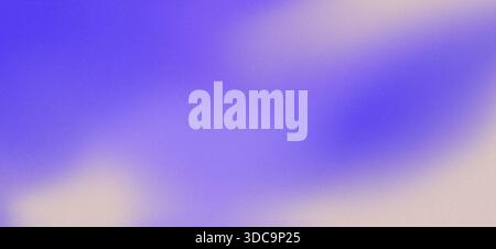 Dunkelblauer und lila leuchtender, körniger Hintergrund mit schwarzer Rauschstruktur für Poster-, Header- und Bannerdesign Stockfoto