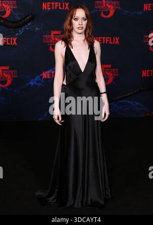 (FILE) Stranger Things 5 Vol. 2 veröffentlicht drei neue Episoden am Weihnachten (Donnerstag, 25. Dezember 2025) und Vol. 3 – die letzte Episode am Silvesterabend (Mittwoch, 31. Dezember 2025). HOLLYWOOD, LOS ANGELES, KALIFORNIEN, USA - 6. NOVEMBER: Die irische Schauspielerin Amybeth McNulty kommt zur Los Angeles Premiere von Netflix 'Stranger Things' Staffel 5, die am 6. November 2025 im TCL Chinese Theatre IMAX in Hollywood, Los Angeles, Kalifornien, USA stattfindet. (Foto: Xavier Collin/Image Press Agency) Stockfoto