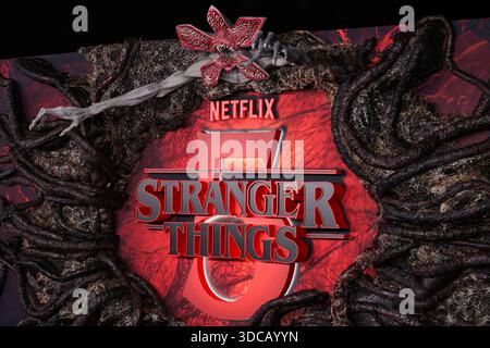 (FILE) Stranger Things 5 Vol. 2 veröffentlicht drei neue Episoden am Weihnachten (Donnerstag, 25. Dezember 2025) und Vol. 3 – die letzte Episode am Silvesterabend (Mittwoch, 31. Dezember 2025). HOLLYWOOD, LOS ANGELES, KALIFORNIEN, USA - 6. NOVEMBER: Ein allgemeiner Blick auf die Atmosphäre bei der Los Angeles Premiere von Netflix 'Stranger Things' Staffel 5, die am 6. November 2025 im TCL Chinese Theatre IMAX in Hollywood, Los Angeles, Kalifornien, USA stattfand. (Foto: Xavier Collin/Image Press Agency) Stockfoto