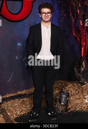 (FILE) Stranger Things 5 Vol. 2 veröffentlicht drei neue Episoden am Weihnachten (Donnerstag, 25. Dezember 2025) und Vol. 3 – die letzte Episode am Silvesterabend (Mittwoch, 31. Dezember 2025). HOLLYWOOD, LOS ANGELES, KALIFORNIEN, USA - 08. NOVEMBER: Der amerikanische Schauspieler und Sänger Gaten Matarazzo kommt am 8. NOVEMBER 2025 im Netflix Tudum Theater in Hollywood, Los Angeles, Kalifornien, USA. (Foto: Xavier Collin/Image Press Agency) Stockfoto