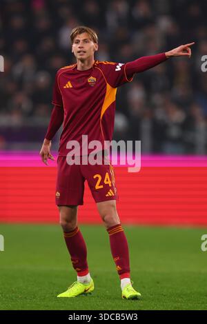 Turin, Italien. Dezember 2025. Jan Ziolkowski von AS Roma Gesten während des Spiels der Serie A zwischen Juventus FC und AS Roma im Allianz Stadium am 20. Dezember 2025 in Turin, Italien. Quelle: Marco Canoniero/Alamy Live News Stockfoto