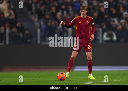 Turin, Italien. Dezember 2025. Jan Ziolkowski von AS Roma in Aktion beim Spiel der Serie A zwischen Juventus FC und AS Roma am 20. Dezember 2025 in Turin, Italien. Quelle: Marco Canoniero/Alamy Live News Stockfoto