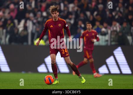 Turin, Italien. Dezember 2025. Jan Ziolkowski von AS Roma in Aktion beim Spiel der Serie A zwischen Juventus FC und AS Roma am 20. Dezember 2025 in Turin, Italien. Quelle: Marco Canoniero/Alamy Live News Stockfoto