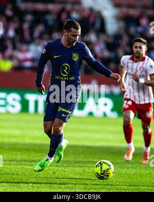 Barcelona, Barcelona, Spanien. Dezember 2025. Antoine Griezmann im Spiel der LALIGA EA SPORTRUNDE 17 zwischen Girona FC und Atletico de Madrid in Estadi Montilivi (Foto: © Marti Segura Ramoneda/ZUMA Press Wire) NUR ZUR REDAKTIONELLEN VERWENDUNG! Nicht für kommerzielle ZWECKE! Stockfoto