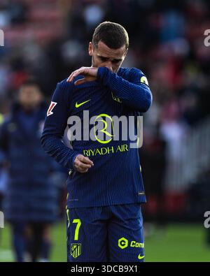 Barcelona, Barcelona, Spanien. Dezember 2025. Antoine Griezmann im Spiel der LALIGA EA SPORTRUNDE 17 zwischen Girona FC und Atletico de Madrid in Estadi Montilivi (Foto: © Marti Segura Ramoneda/ZUMA Press Wire) NUR ZUR REDAKTIONELLEN VERWENDUNG! Nicht für kommerzielle ZWECKE! Stockfoto
