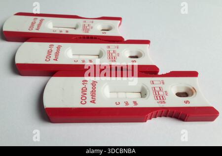 Makrofoto des Covid-19-Antikörpertestkits Stockfoto