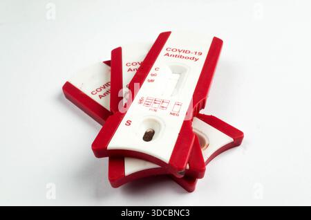 Makrofoto des Covid-19-Antikörpertestkits Stockfoto