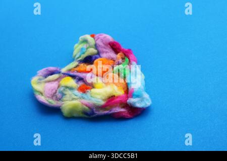 Herz aus farbenfroher Baumwolle Stockfoto