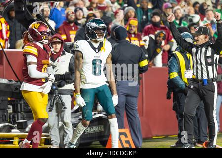 Landover, MD. USA; Philadelphia Eagles Wide Receiver Devonta Smith (6) feiert nach einem Touchdown im ersten Quartal während eines Spiels der NFL gegen die Washington Commanders am Samstag, den 20. Dezember 2025 im Northwest Stadium. Die Adler schlugen die Commanders mit 29:18. (Brian Villanueva/Image of Sport) Stockfoto