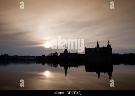 Schloss Frederiksborg in Hillerød bei Sonnenuntergang 2017 Stockfoto