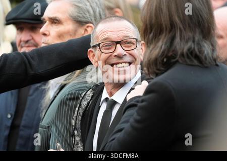 Greg Mounfield bei der Beerdigung des ehemaligen Stone Roses und Primal Scream Bassisten Gary Mounfield, bekannt als Mani, in der Kathedrale von Manchester, nach seinem Tod im Alter von 63 Jahren. Bilddatum: Montag, 22. Dezember 2025. Stockfoto
