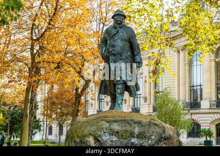 Paris, Frankreich - 30. Oktober 2025: Statue von Georges Clemenceau Stockfoto