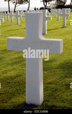 Grabsteine auf dem amerikanischen Friedhof, Omaha Beach, Normandie, Frankreich Stockfoto
