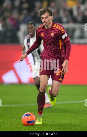 Dezember 2025, Allianz Stadium, Turin, Italien; Serie A Enilive Football Match; Juventus gegen Roma; Jan Ziolkowski von AS Roma Stockfoto