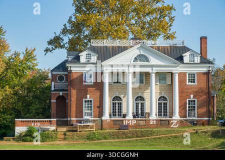 Charlottesville, VA, USA, 27. Oktober 2025: Phi Kappa Psifraternity House auf dem Campus der University of Virginia. Stockfoto