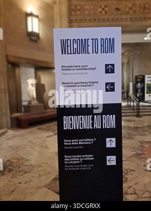 Willkommen beim ROM-Schild im Royal Ontario Museum am Queens Park im Stadtzentrum von Toronto, Ontario, Kanada Stockfoto