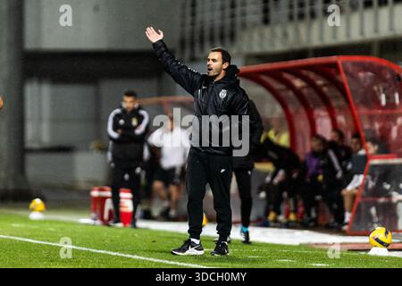 Seixal, Lissabon, Portugal. Dezember 2025. Joao Giao reagiert beim Liga Portugal Meu Super Match zwischen SL Benfica B und Sporting CP B am 22. Dezember 2025 auf dem Benfica Campus in Lissabon. (Kreditbild: © Davide Puglisi/ZUMA Press Wire) NUR REDAKTIONELLE VERWENDUNG! Nicht für kommerzielle ZWECKE! Stockfoto