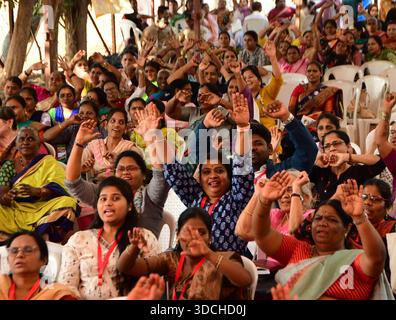 Mumbai, Indien. Dezember 2025. MUMBAI, INDIEN - 22. DEZEMBER: Mitglieder versammelten sich während der 50-jährigen Feier von Stree Mukti Sanghatana am 22. Dezember 2025 im Azad Maidan in Mumbai, Indien. Stree Mukti Sanghatana arbeitet an Frauenfragen und schafft Bewusstsein für Frauenrechte. (Foto: Bhushan Koyande/Hindustan Times/SIPA USA) Credit: SIPA USA/Alamy Live News Stockfoto