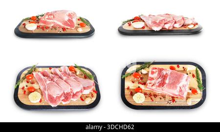 Set von rohem Schweinefleisch auf Holzbrett mit Gewürzen, Rosmarin, Knoblauch und Tomaten isoliert auf weißem Hintergrund. Hochwertige Fotos Stockfoto