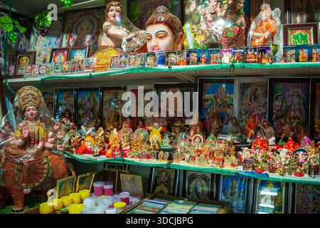 Pooja-Geschäft in der Shiva-Tempellinie in Bur Dubai, Dubai, Vereinigte Arabische Emirate Stockfoto