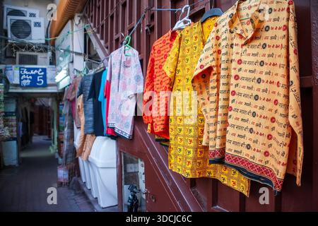 Pooja-Geschäft in der Shiva-Tempellinie in Bur Dubai, Dubai, Vereinigte Arabische Emirate Stockfoto