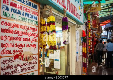 Pooja-Geschäft in der Shiva-Tempellinie in Bur Dubai, Dubai, Vereinigte Arabische Emirate Stockfoto