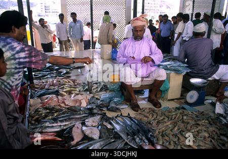 Oman, Maskat, Mutrah, der Fisch-Souk am frühen Morgen. Stockfoto