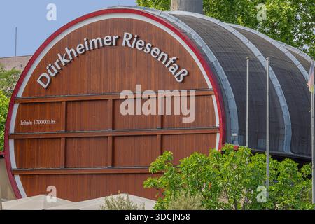 Editorial: BAD DURKHEIM, RHEINLAND-PFALZ, DEUTSCHLAND, 23. Juni 2025 - das Riesenfass von Bad Durckheim ist mit 1700000 Litern das größte Fass in Stockfoto