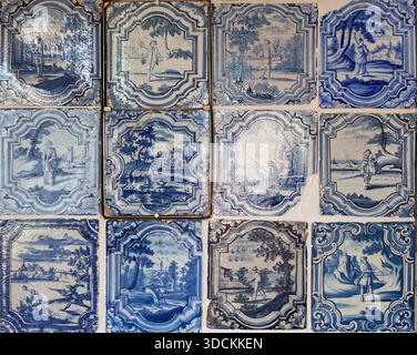 Detail, Faience Kachelofen oder Kachelofen aus Norddeutschland, ca. 1800, Keramik.um Museum, ein Ausstellungshaus zur Geschichte von Fredelsl Stockfoto
