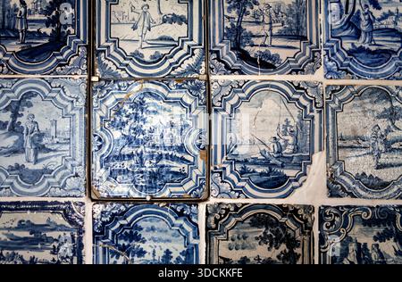Detail, Faience Kachelofen oder Kachelofen aus Norddeutschland, ca. 1800, Keramik.um Museum, ein Ausstellungshaus zur Geschichte von Fredelsl Stockfoto