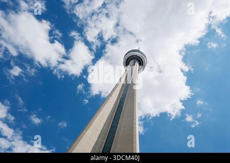CN Tower, Low-angle View, Toronto, Ontario, Kanada Stockfoto