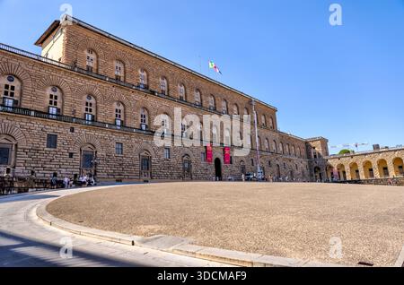 Fassade des Palazzo Pitti auf der Piazza de’ Pitti in Florenz, Toskana, Italien. Stockfoto