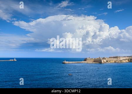 Blick auf den Eingang zum Grand Harbour in Valletta, Malta. Stockfoto
