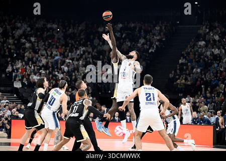 © PHOTOPQR/LE PROGRES/Joël PHILIPPON - Décines-Charpieu 23/12/2025 - Asvel-Anadolu Efes Istanbul. Euroligue. 23. Dezember 2025 - Vincent Poirier à l'Engagement. Asvel-Anadolu Efes Istanbul. Korb Euroleague Asvel (Lyon Villeurbanne) vs Istanbul Credit: MAXPPP/Alamy Live News Stockfoto