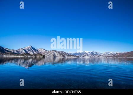 Winterlandschaft des Lake Chuzenji in Oku-Nikko, Präfektur Tochigi Stockfoto