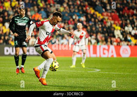 Alvaro Garcia während des LaLiga EA SPORTSPIELS zwischen Rayo Vallecano und Real Betis Balompie (Maciej Rogowski/Ball Raw Bilder) Stockfoto