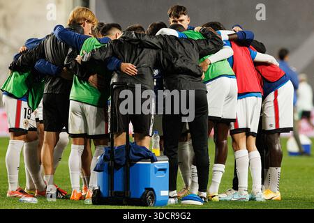 Spieler von Rayo Vallecano während des LaLiga EA SPORTSPIELS zwischen Rayo Vallecano und Real Betis Balompie (Maciej Rogowski/Ball Raw Bilder) Stockfoto