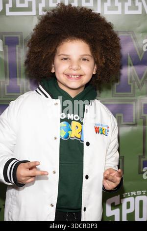 Los Angeles, USA. Dezember 2025. Der Entertainer King Moore besucht den 2. Jährlichen Weihnachts-Celebrity HoopAthon und Toy Drive mit Eric Bellinger im First Place Sports Complex, Los Angeles, CA, 23. Dezember 2025 Credit: Eugene Powers/Alamy Live News Stockfoto