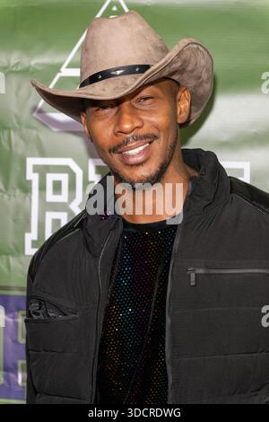 Los Angeles, USA. Dezember 2025. Designer Facet nimmt am 2. Jährlichen Christmas Celebrity HoopAthon and Toy Drive mit Eric Bellinger am First Place Sports Complex, Los Angeles, CA, 23. Dezember 2025 Teil Stockfoto