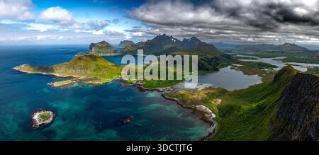 Blick Vom Berg Offersoykammen Auf Die Küstenlandschaft Der Lofoten In Norwegen Stockfoto