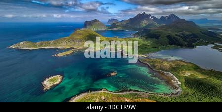 Blick Vom Berg Offersoykammen Auf Die Küstenlandschaft Der Lofoten In Norwegen Stockfoto