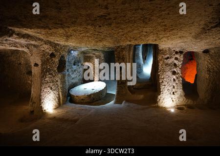 NEVSEHIR, TURKIYE - 09. AUGUST 2025: Kaymakli unterirdische Stadt in Kaymakli Stadt Stockfoto