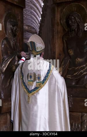 Roma, Italien, 25. Dezember 2025. Kardinal Rolandas Makrickas steht dem Ritus der Schließung der heiligen Pforte der Basilika St. Maria als Teil des Jubiläumsjahres vor. Maria Grazia Picciarella/Alamy Live News Stockfoto