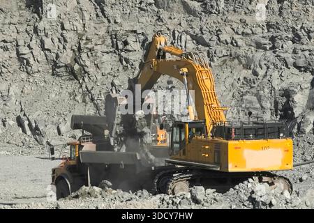 Bagger in einem Goldbergbau, Sonderausrüstung Stockfoto