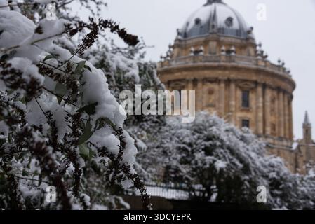 Radcliffe Kamera im Winter 2021, Oxford, Großbritannien Stockfoto