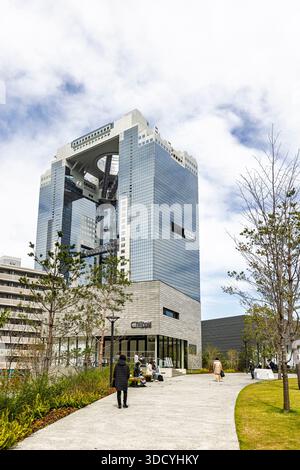 Osaka, Japan - 31. März 2025: Beeindruckendes Omeda-Himmelsgebäude in Osaka, Japan. Moderne Architektur Stockfoto