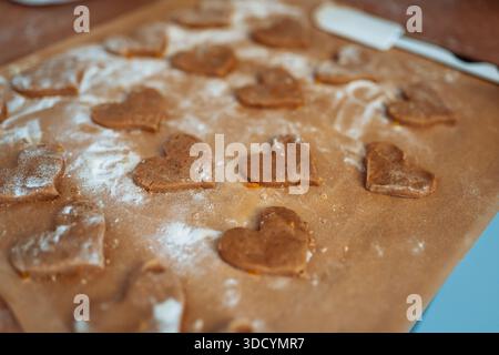 Herzförmige Lebkuchenkekse machen Stockfoto