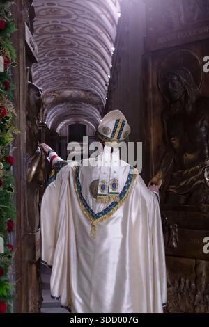 Kardinal Rolandas Makrickas steht dem Ritus der Schließung der heiligen Pforte der Basilika St. Maria als Teil des Jubiläumsjahres vor. Stockfoto